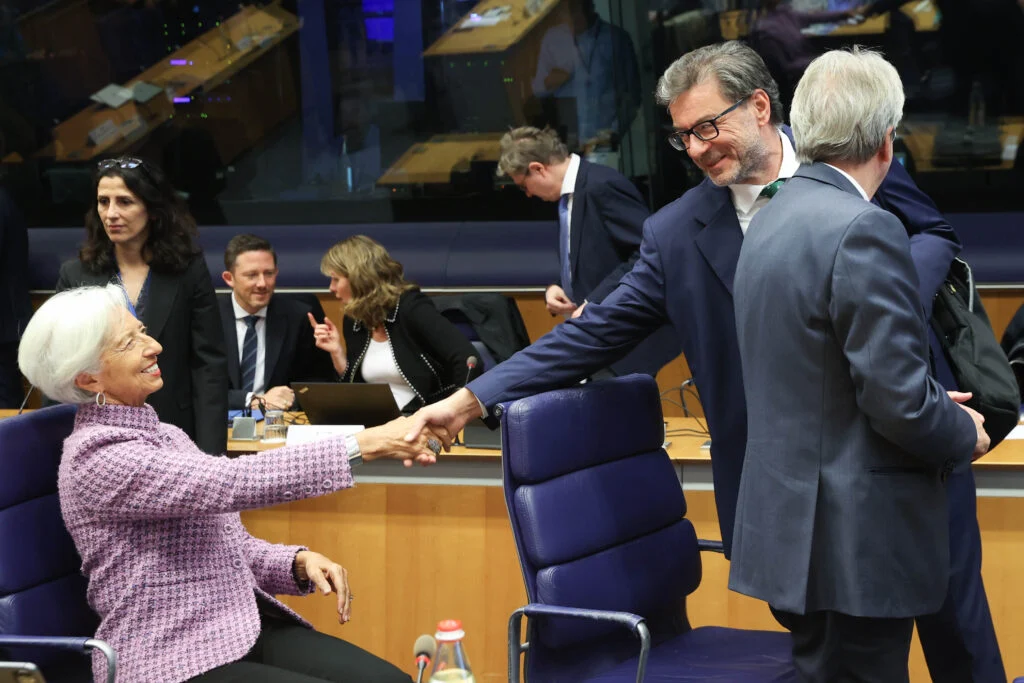 Lagarde pede reforma do WTO para restaurar a confiança global diante do desafio Trump