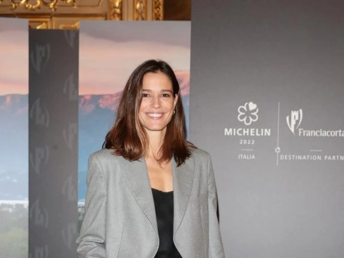 Chiara Baschetti: a atriz que resistiu às pressões de Epstein e escolheu a beleza como bússola