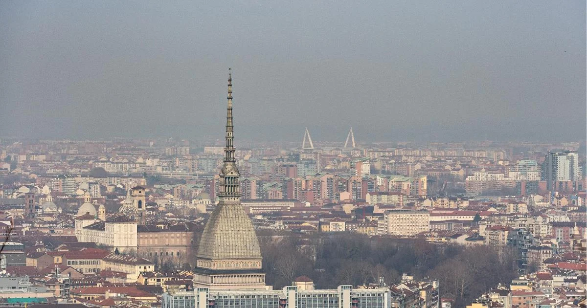 Poluição do ar aumenta risco de Alzheimer; pessoas com AVC são mais vulneráveis, aponta estudo