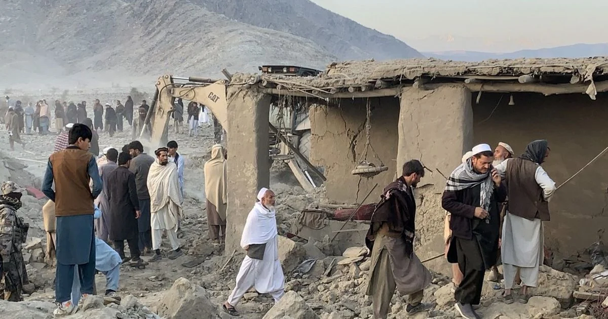Paquistão realiza raids no Afeganistão: 17 mortos, incluindo 11 crianças, e risco de escalada na fronteira