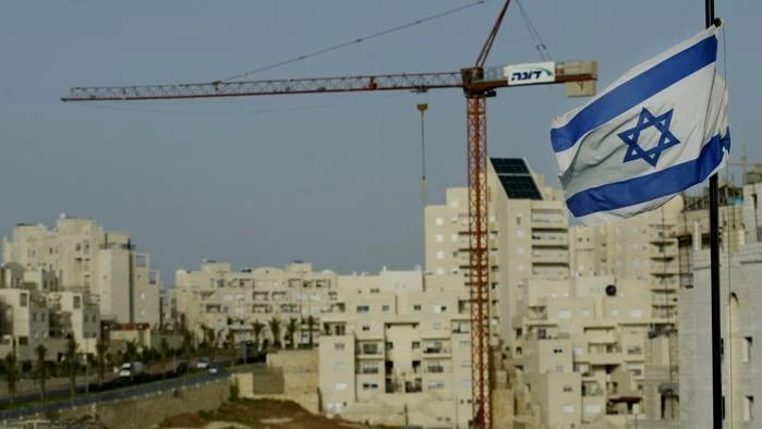 Hungria bloqueia sanções da UE contra colonos israelenses na Cisjordânia; Kaja Kallas denuncia “tirania do voto único”