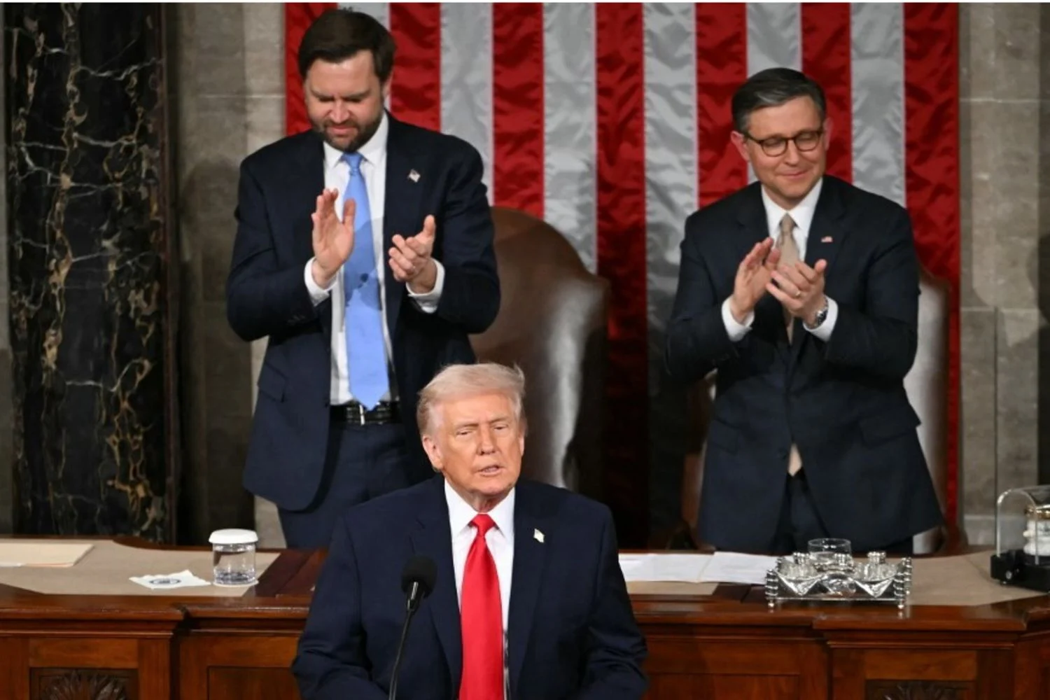 Trump faz discurso-recorde no Estado da União e minimiza decisão da Suprema Corte
