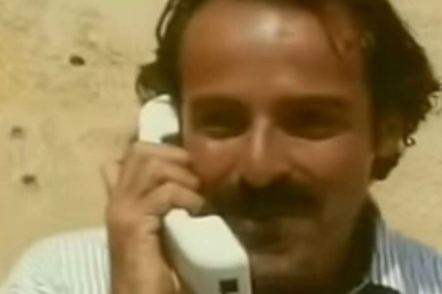 O icônico spot da SIP com Massimo Lopez volta às TVs: teaser de Sanremo ou homenagem à história da telefonia?