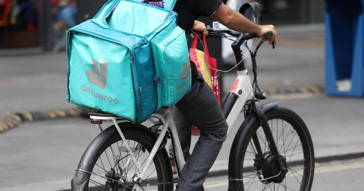 Caporalato entre riders: Procuradoria de Milão impõe controle judicial sobre Deliveroo