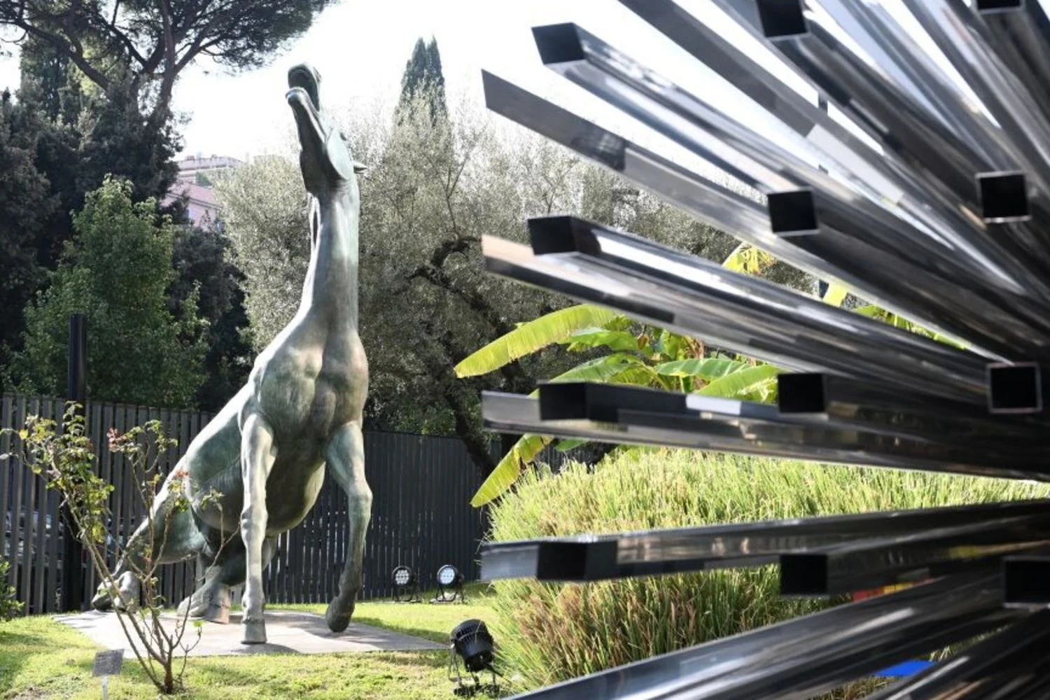 Parlamento em tensão: Rai, combate ao antissemitismo e ddl sobre estupros aquecem debate antes do referendo