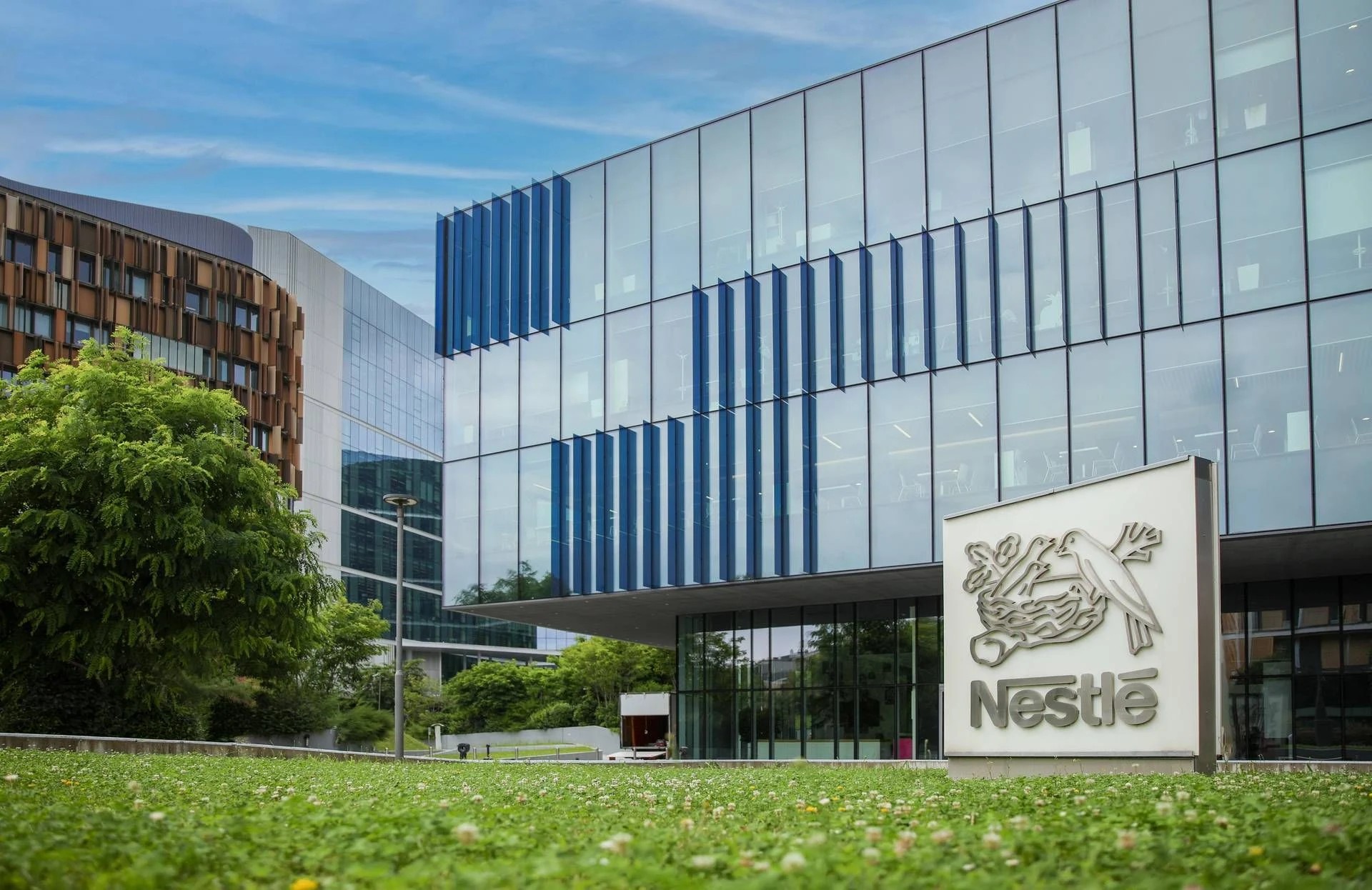 Grupo Nestlé na Itália paga prêmio de até €2.900 aos colaboradores por resultados de 2025