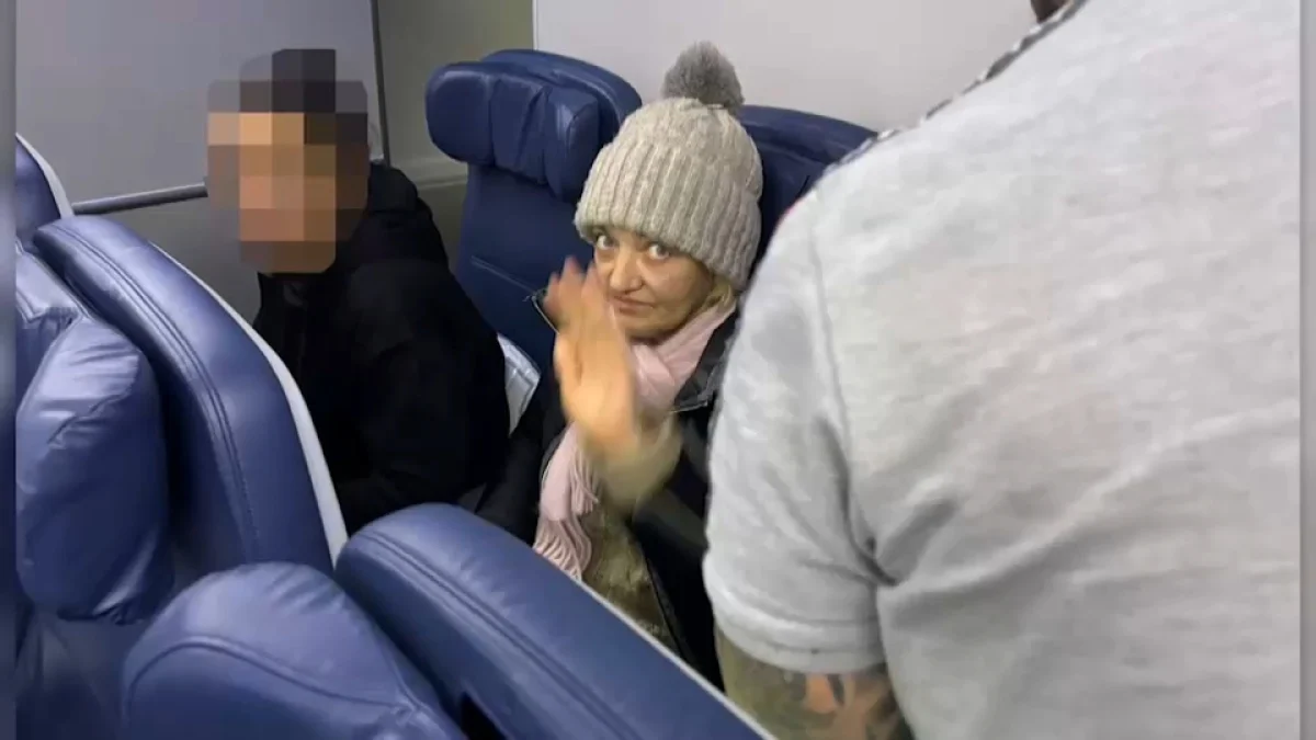 Russa embarca de Newark a Milão sem passaporte nem bilhete pela segunda vez e é detida em Malpensa