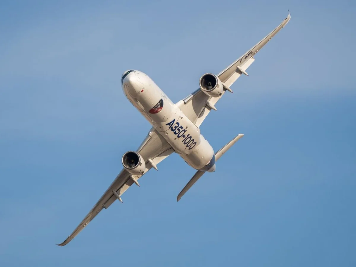 Airbus avalia A350-2000 para 400+ passageiros; companhias exigem opção de motores além da Rolls-Royce