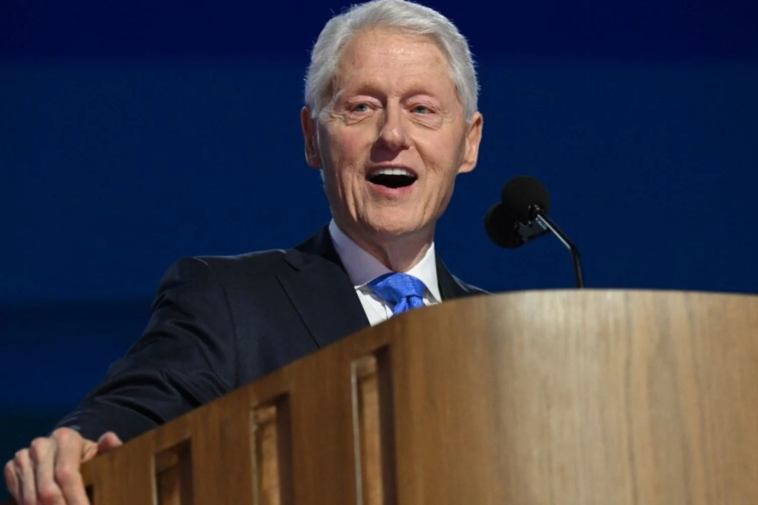 Bill Clinton perante a comissão sobre Epstein: “Já se passaram 24 anos” e a estratégia defensiva