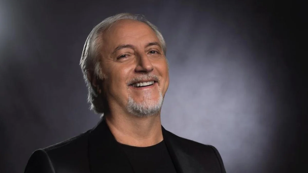 Maestro Adriano Pennino em Sanremo: a batuta que une duas Nápoles entre tradição e rua