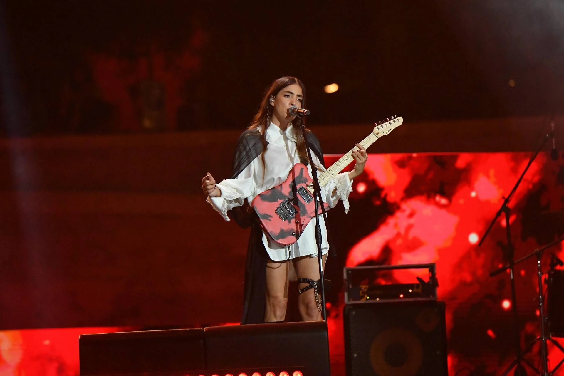 Joan Thiele no palco de Sanremo 2026: a cover com Nayt e o eco de De André