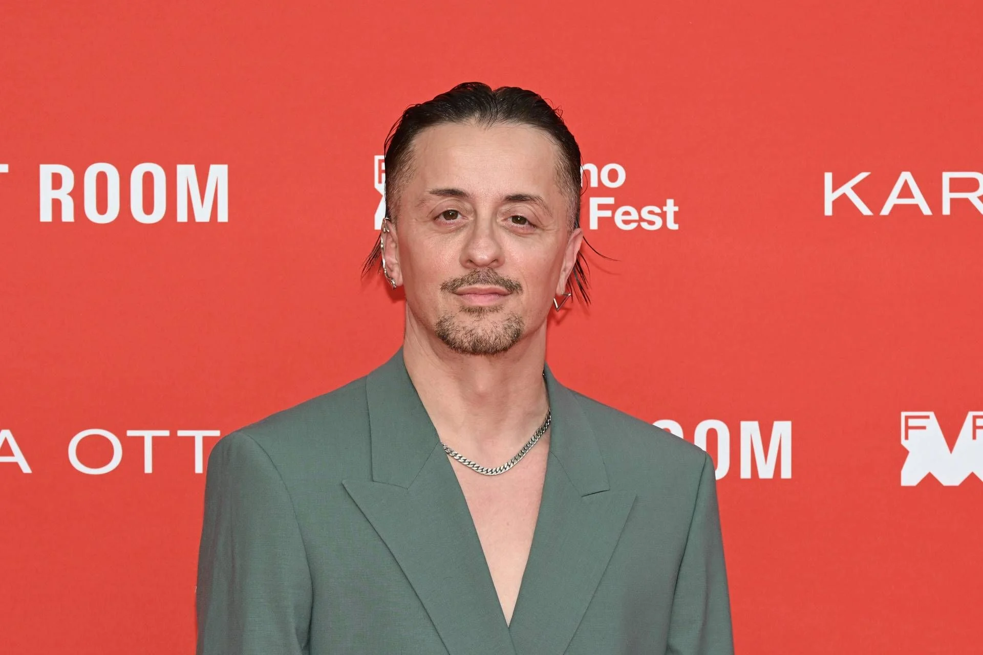 Sanremo 2026: Dardust e Ermal Meta reinventam 'Golden Hour' no palco dell'Ariston