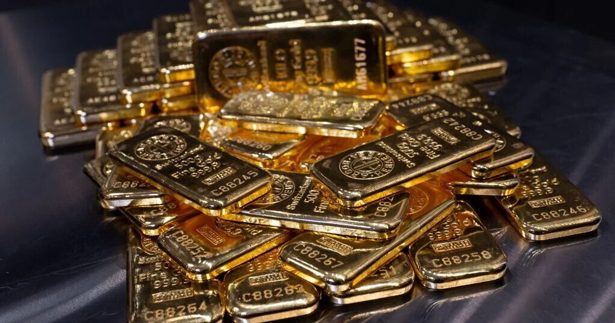 Conflito no Irã impulsiona fuga para bens-refúgio: petróleo e ouro disparam, dólar se fortalece