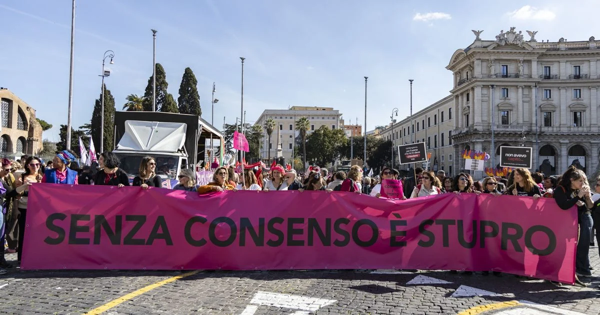 Roma reúne milhares contra Ddl Bongiorno: 'Sem consenso é sempre violência'