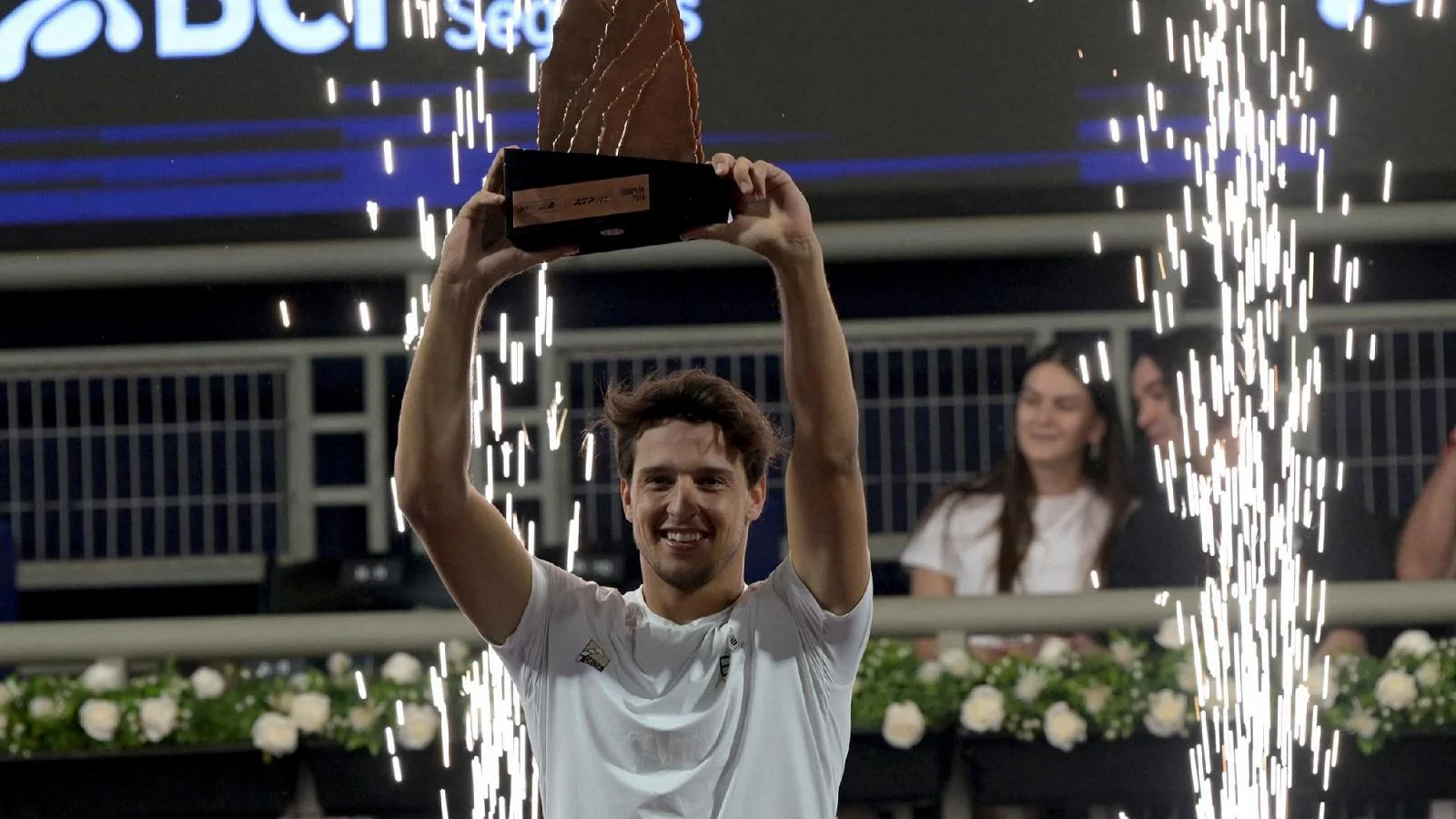 Luciano Darderi conquista Santiago do Chile; Cobolli avança ao 15º posto no ranking ATP