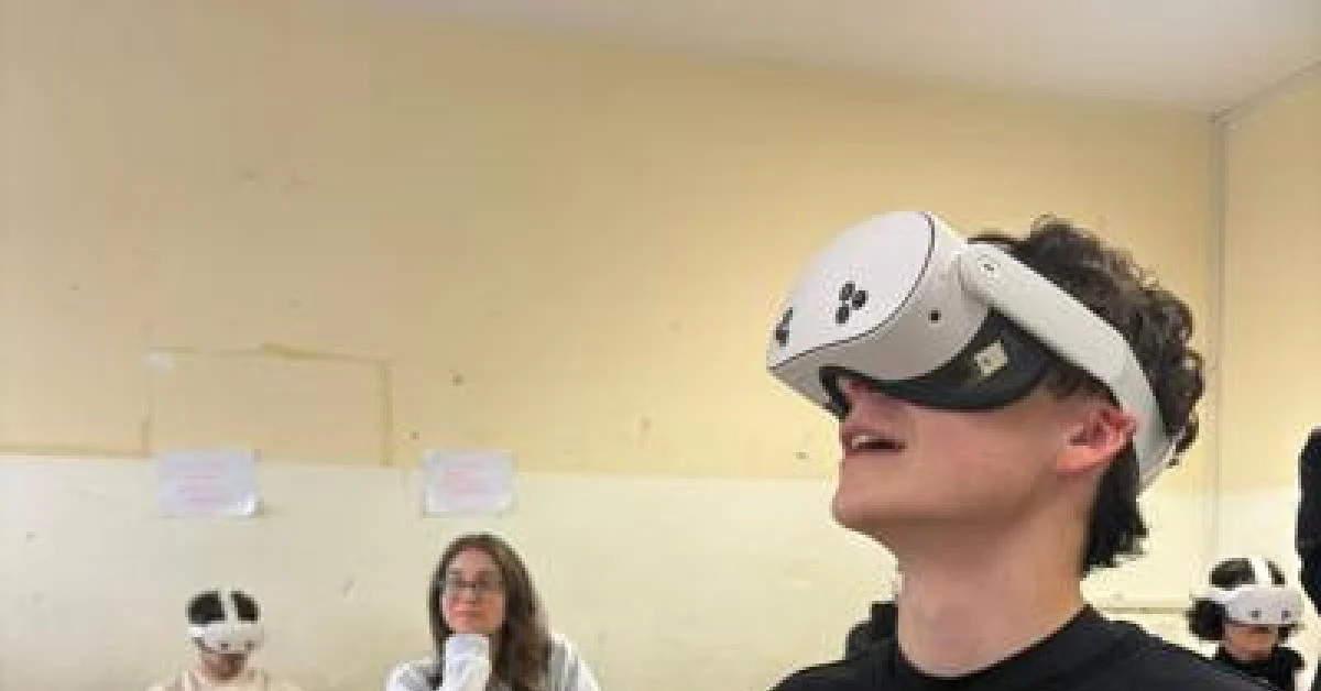 FiberCop leva inovação às escolas: visita virtual do Innovation Hub chega ao Istituto Peano em Monterotondo