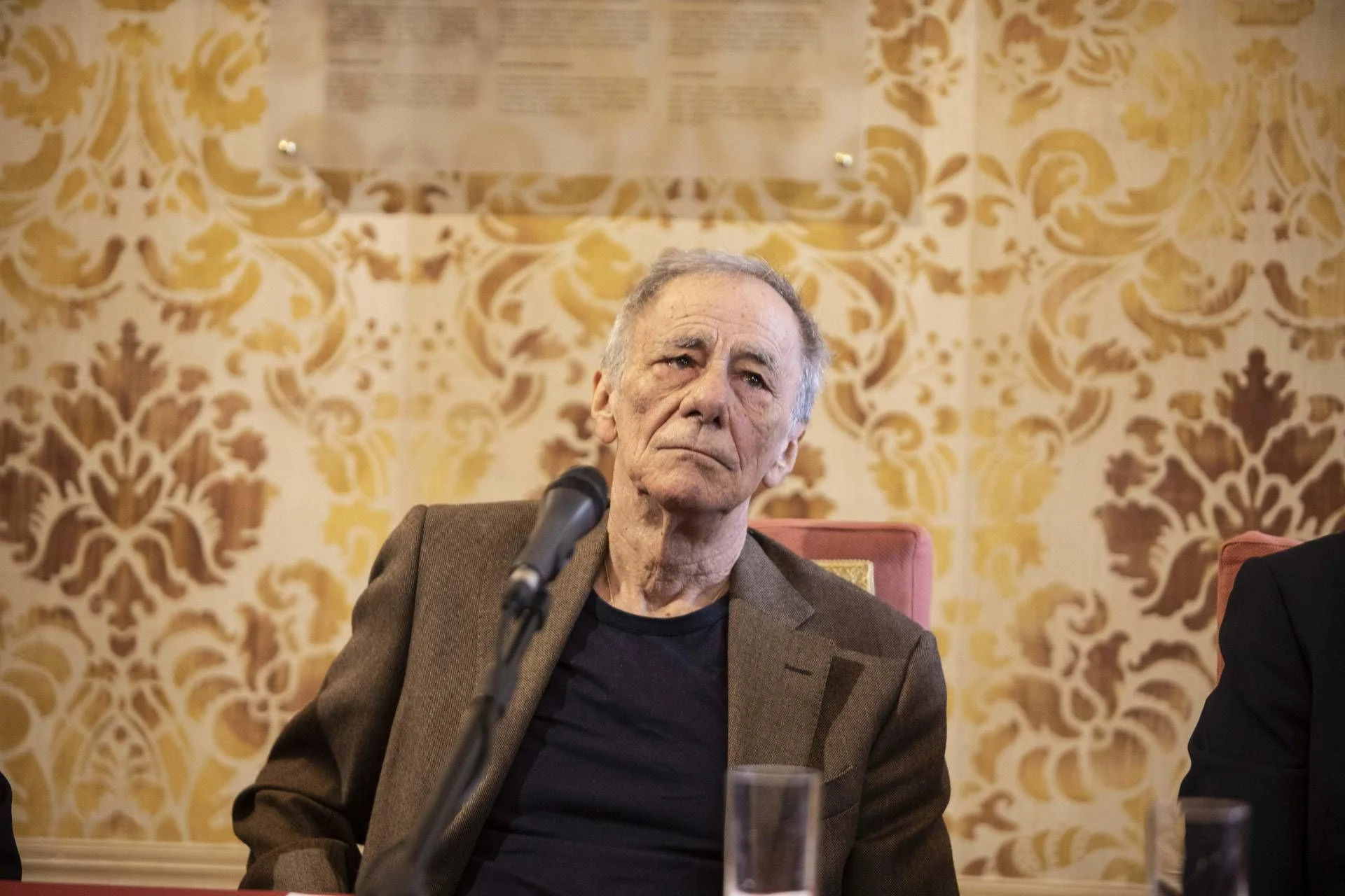 Roberto Vecchioni adia quatro espetáculos do tour por motivo de saúde