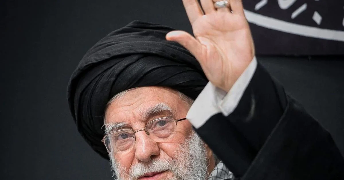 Mossad teria invadido câmeras de Teerã e bloqueado celulares antes da morte de Khamenei, revela Financial Times