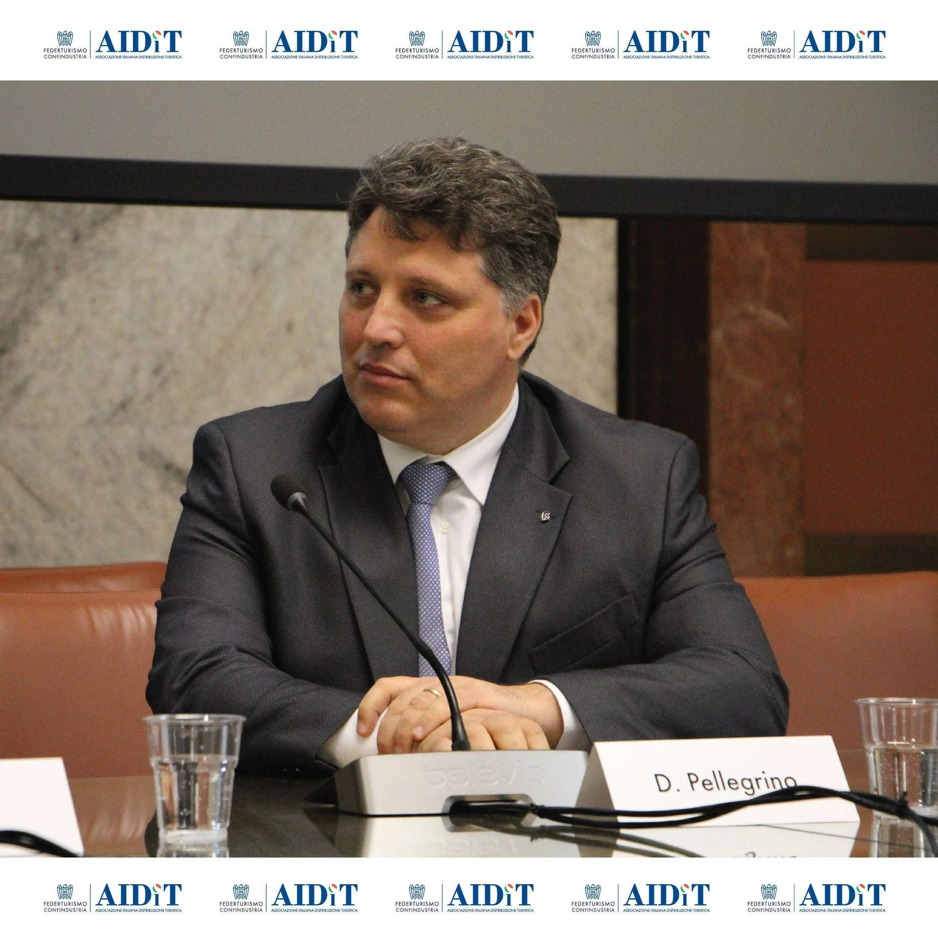 Aidit: clientes de agências são assistidos e aguardam 'corridoios aéreos' para repatriamento