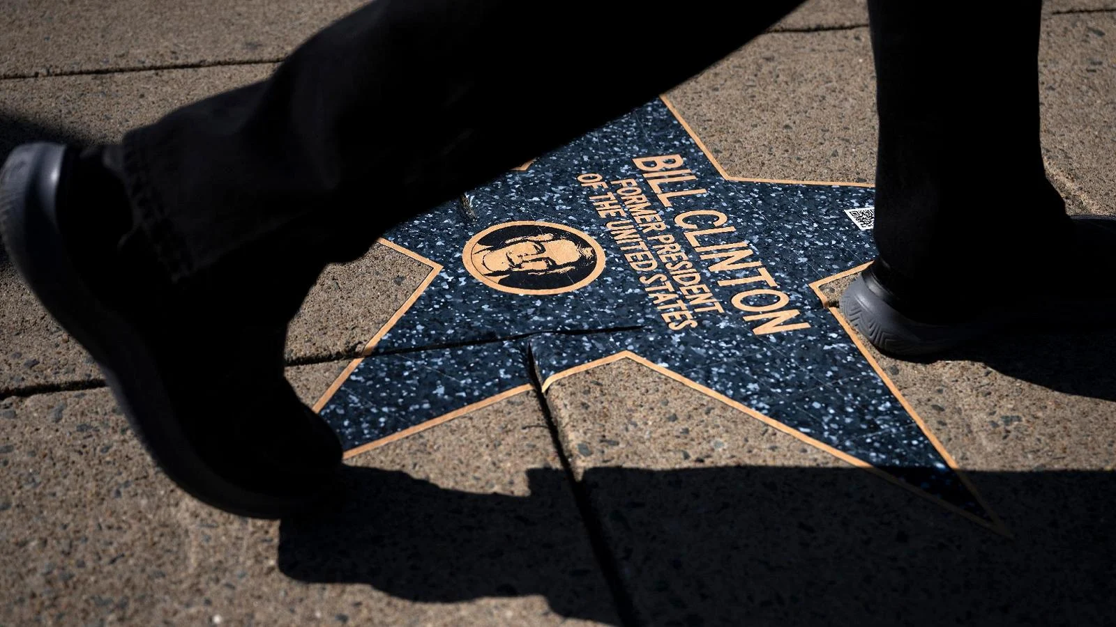 ‘Caminho da Vergonha’ de Epstein surge a poucos passos da Casa Branca: um movimento simbólico no tabuleiro de poder