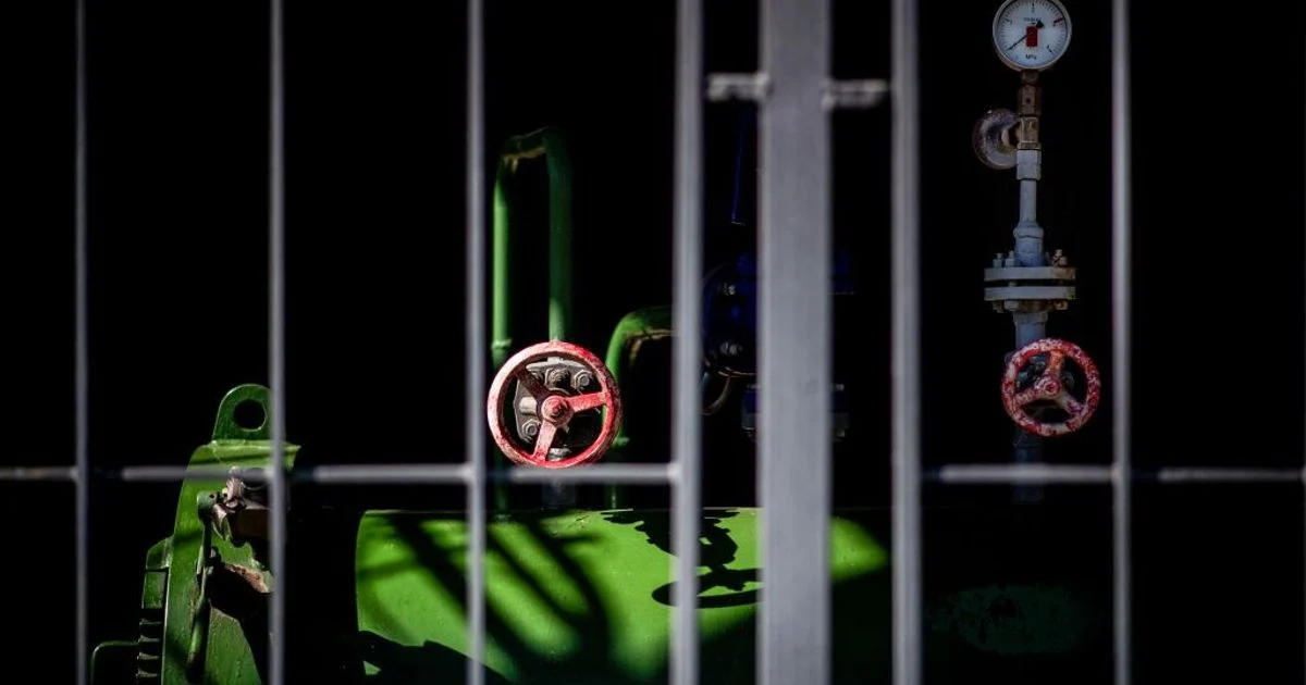 Hungria e Ucrânia em confronto: expulsões, lingotes e o impasse sobre o oleoduto Druzhba