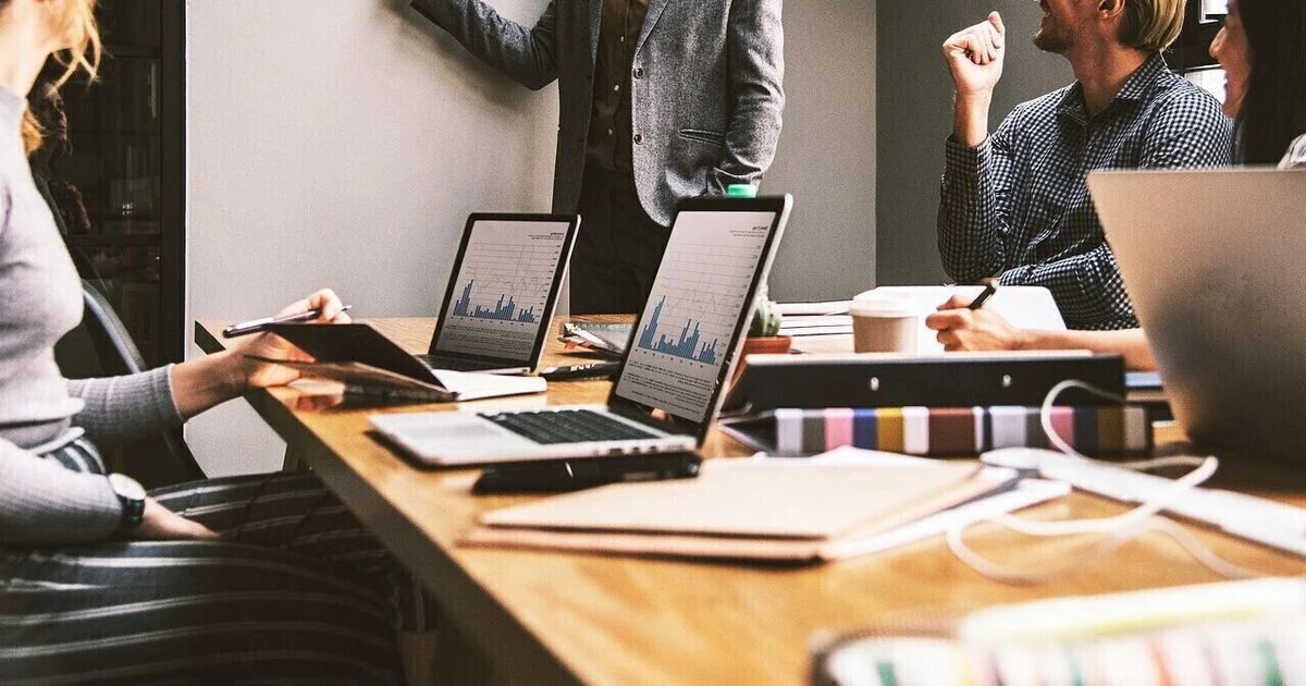 BCE: Na zona do euro, a IA ainda não substitui trabalhadores — e impulsiona contratações nas pequenas empresas