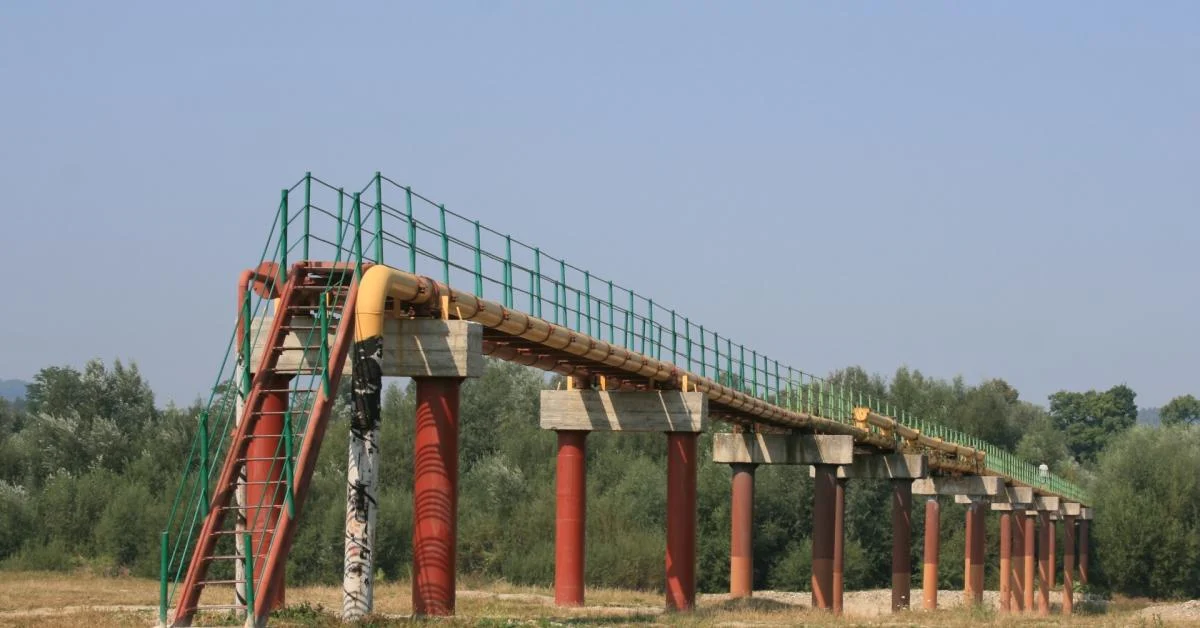 UE pressiona Ucrânia por inspeção ao oleoduto Druzhba em meio à crise dos preços do petróleo