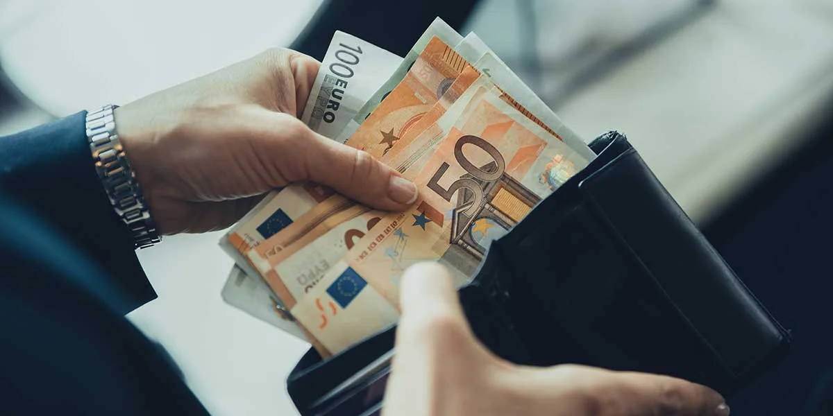 Análise do Salário Médio na Itália: Comparações e Tendências