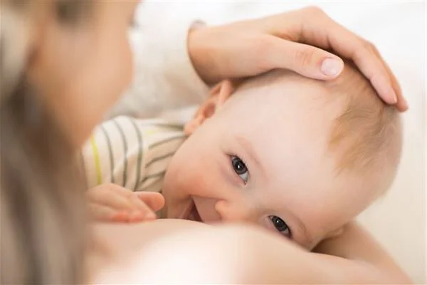Mães e Pais Solteiros Aumentam na Itália em 10 Anos
