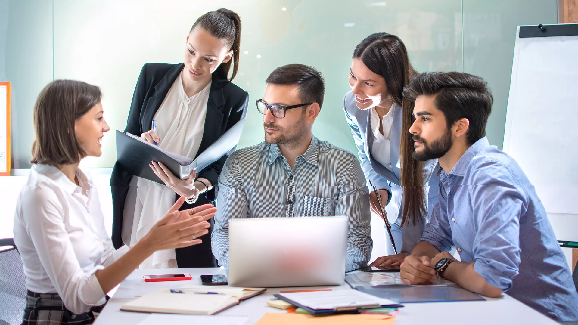 Setores em Destaque e Dicas para Aproveitar as Oportunidades de 2025