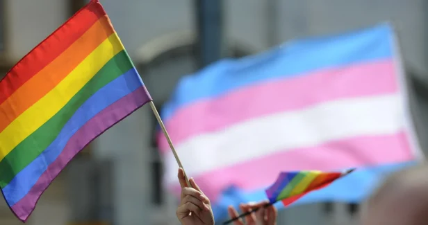 Governo italiano aprova projeto que regula tratamentos para disforia de gênero em menores