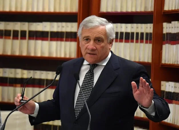 Tajani afasta imposto sobre lucros extraordinários e tensão política cresce