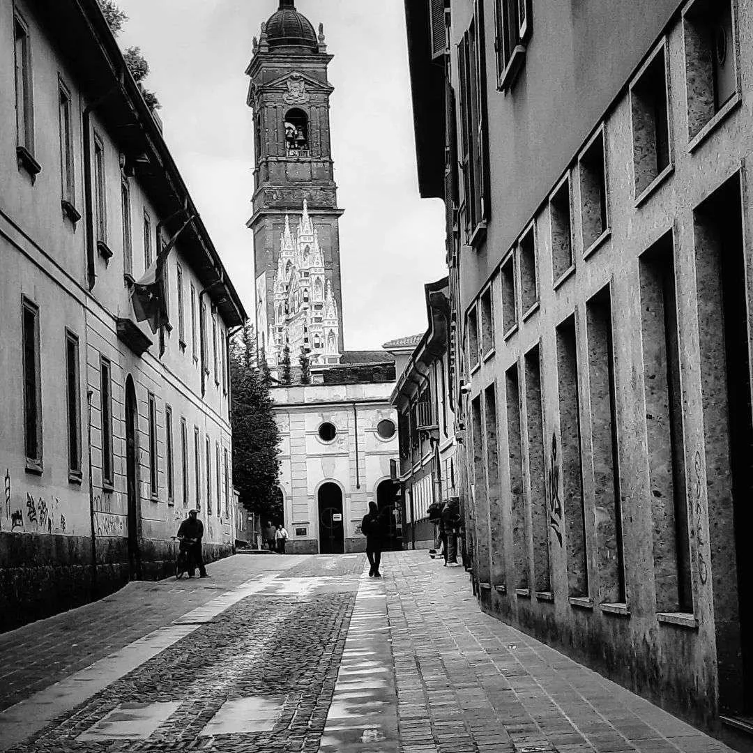 A Noiva Fantasma da Villa Reale de Monza: Amor Trágico e Mistério na Lombardia