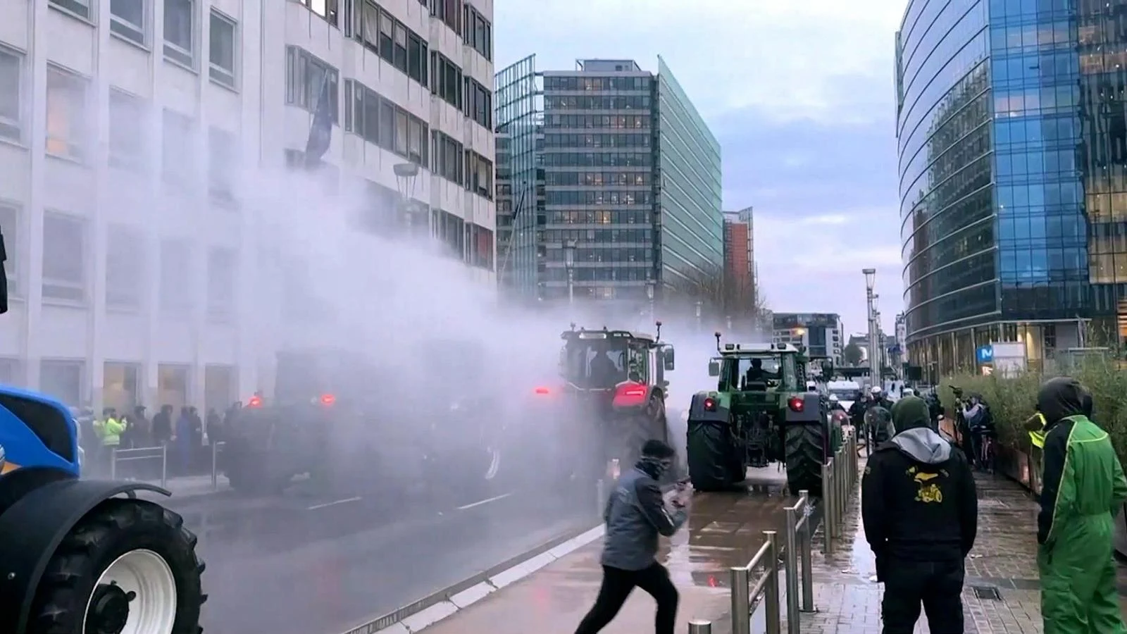 Protesto de agricultores em Bruxelas pressiona líderes da UE contra acordo Mercosul