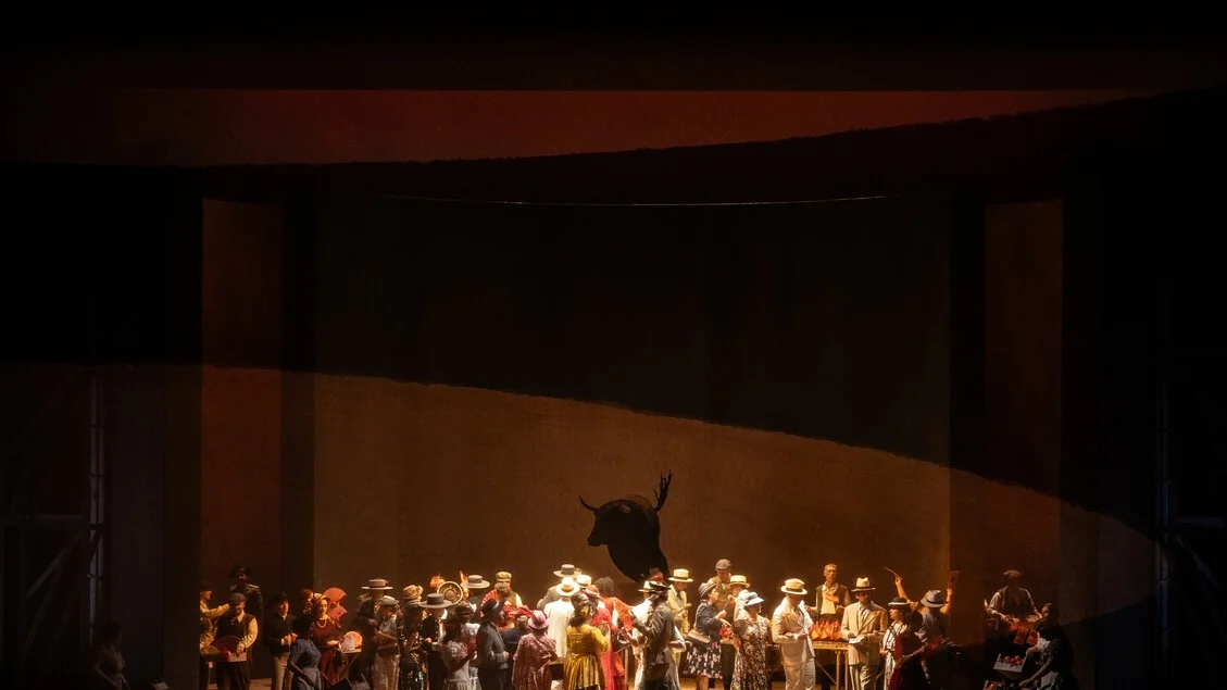 Carmen encanta o Petruzzelli: liberdade feminina e o amor doentio em cena