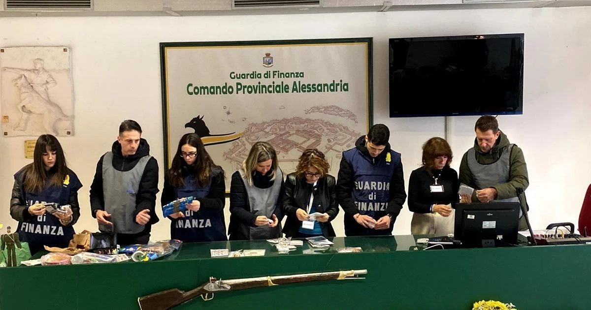 Sete milhões de brinquedos e acessórios contrafeitos são apreendidos pela Guardia di Finanza em Alessandria