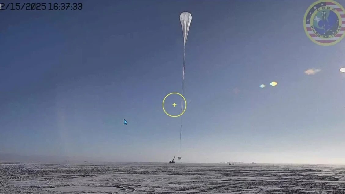 Em busca da antimatéria: detector de partículas italiano GAPS parte da Antártica em balão estratosférico