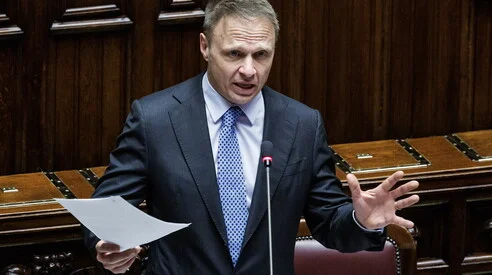 Ministro Lollobrigida gera Controvérsia ao abordar a 'Etnia Italiana'