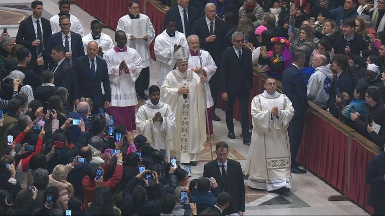 L'omelia di Papa Leone: "Il mondo non si salva affilando spade, ma accogliendo e perdonando" — rainews.it