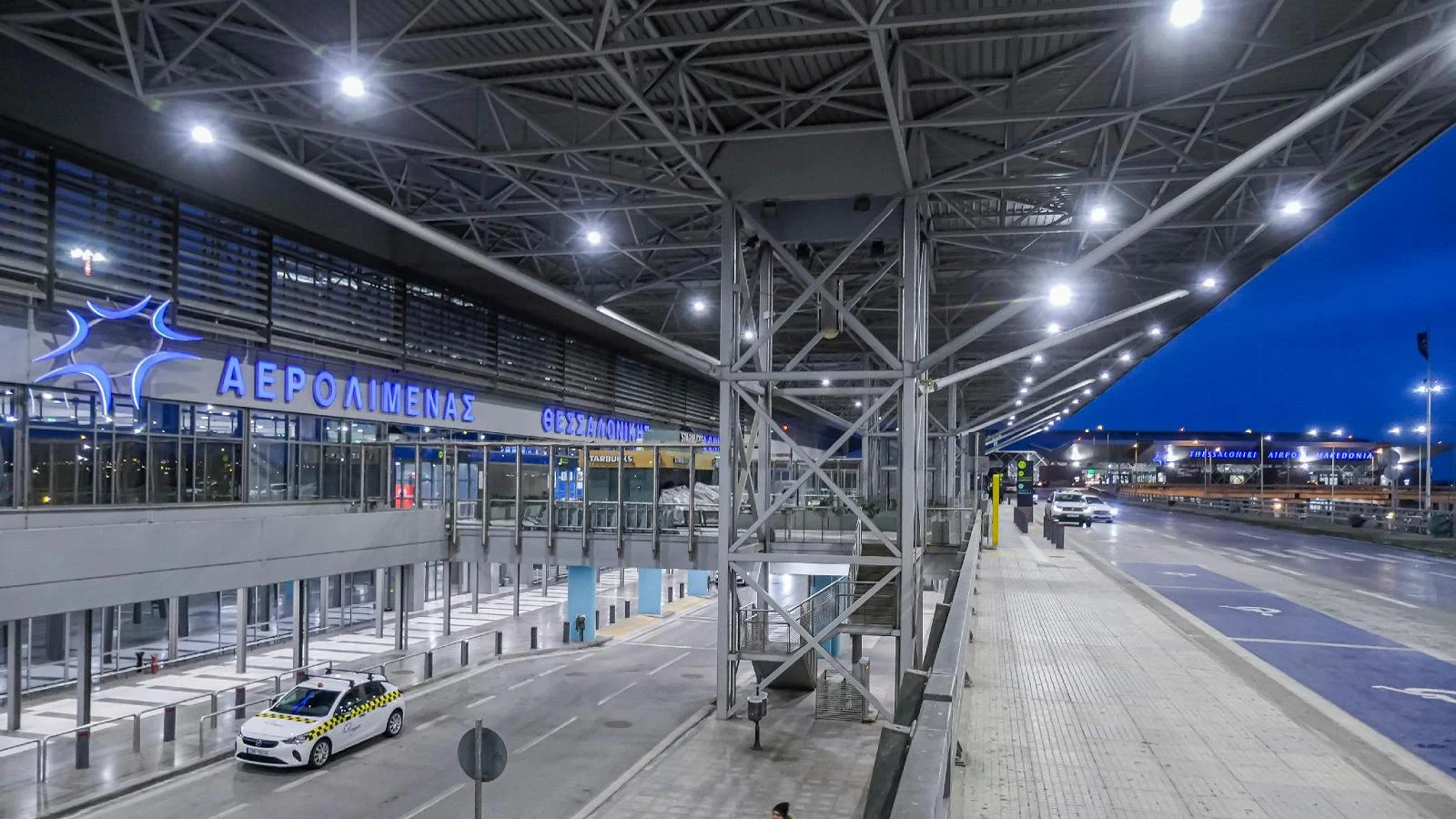 Blackout nos aeroportos da Grécia: falha em radiofrequências suspende voos e paralisa controle aéreo
