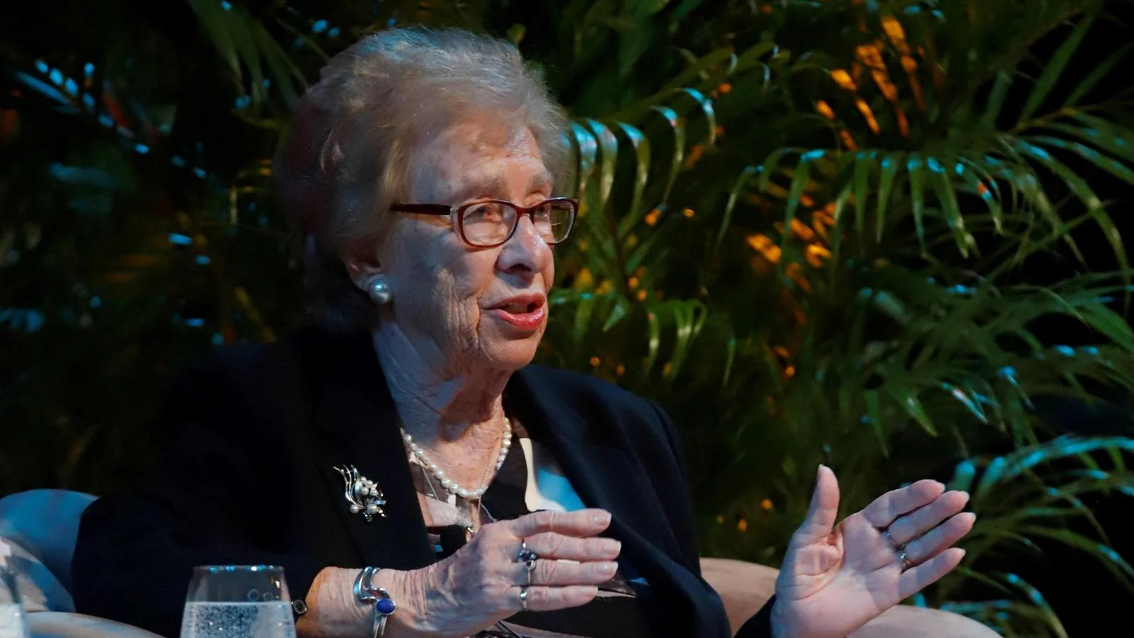 Morre Eva Schloss Geiringer, irmã de criação de Anne Frank e incansável guardiã da memória do Holocausto