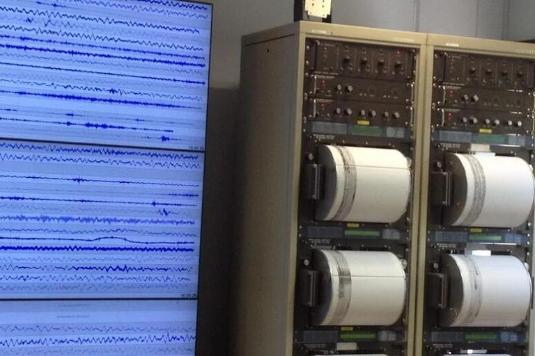 Serie di scosse ai Campi Flegrei, stanotte di magnitudo 3,1 — rainews.it