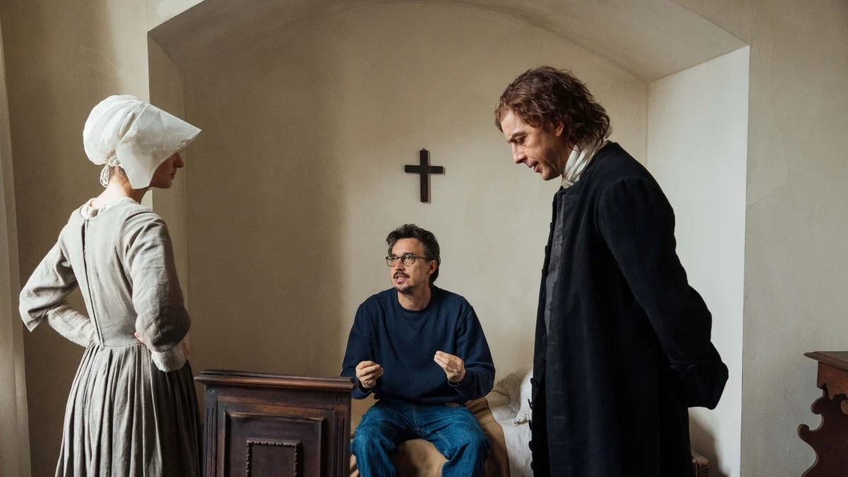 Damiano Michieletto leva 'Primavera' a Bergamo: sucesso de crítica e público na Epifania