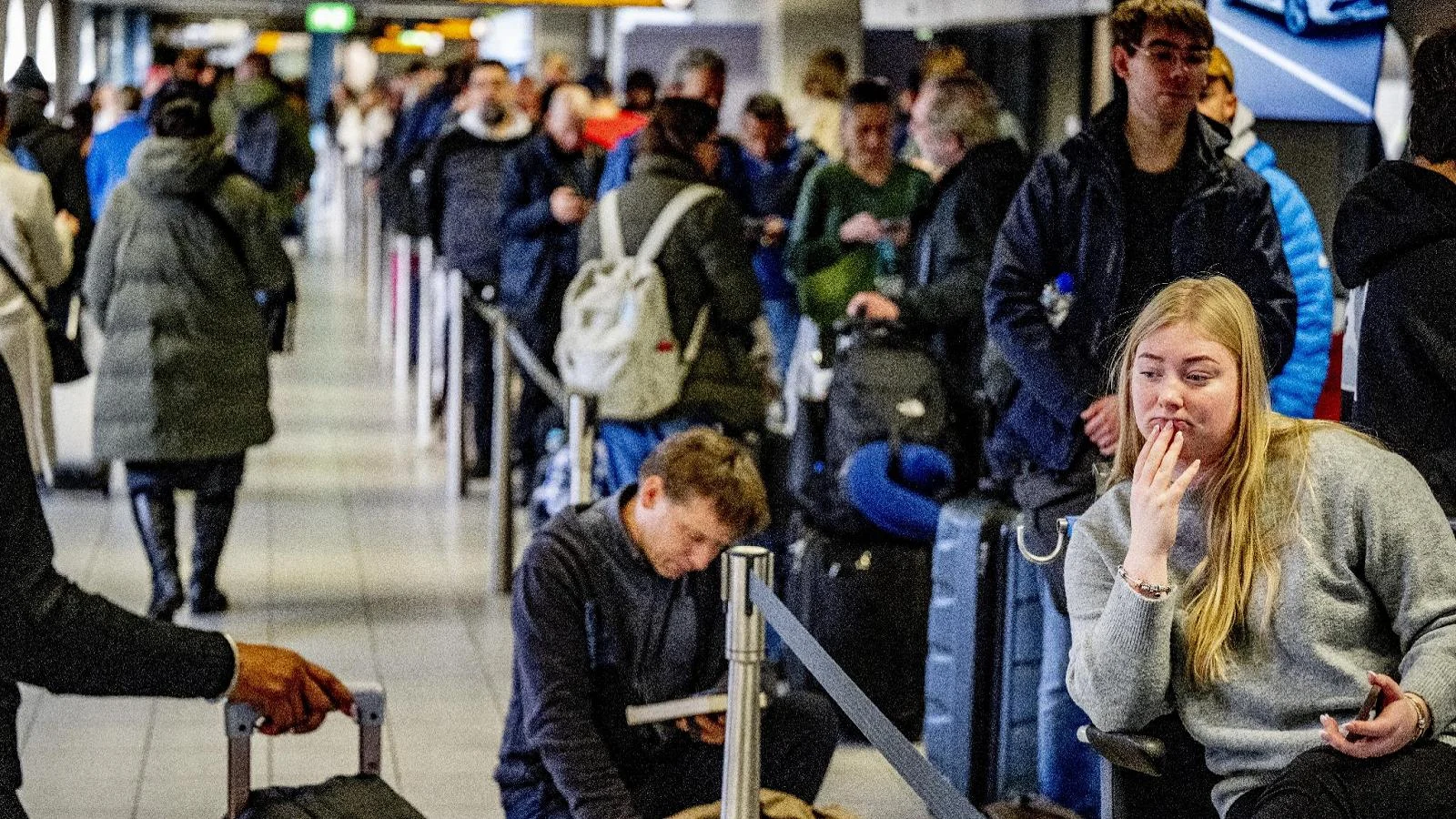Maltempo na Europa paralisa transportes: quase 1.000 voos cancelados em Paris, Amsterdã e Bruxelas
