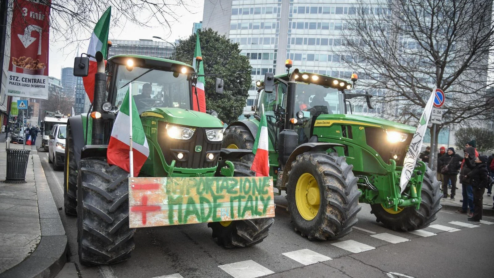 Tratores bloqueiam Milão em protesto contra o acordo UE‑Mercosul