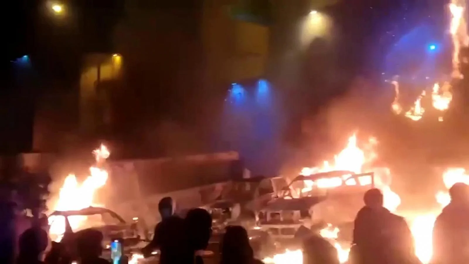 No Irã, nova noite de protestos e blackout enquanto Khamenei desafia Trump e Israel intensifica retórica