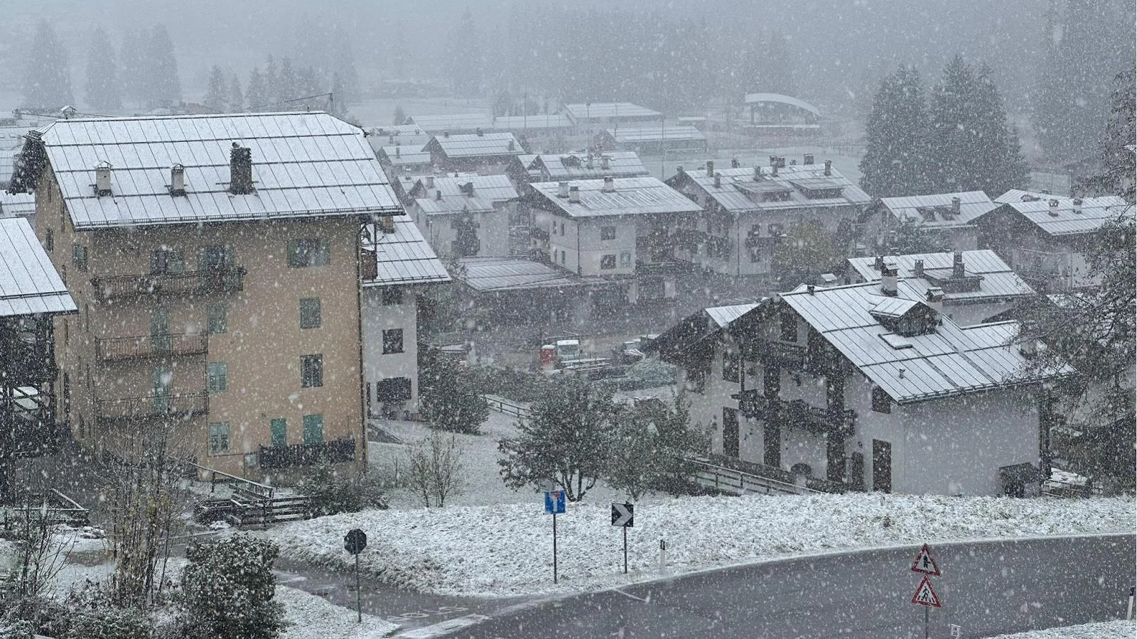 Escolas ao frio: 8 em cada 10 alunos relataram sofrer com o frio no retorno às aulas