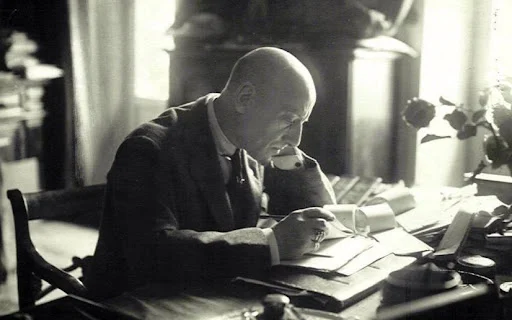 Gabriele D’Annunzio (1863–1938): Literatura, patriotismo e propaganda de guerra