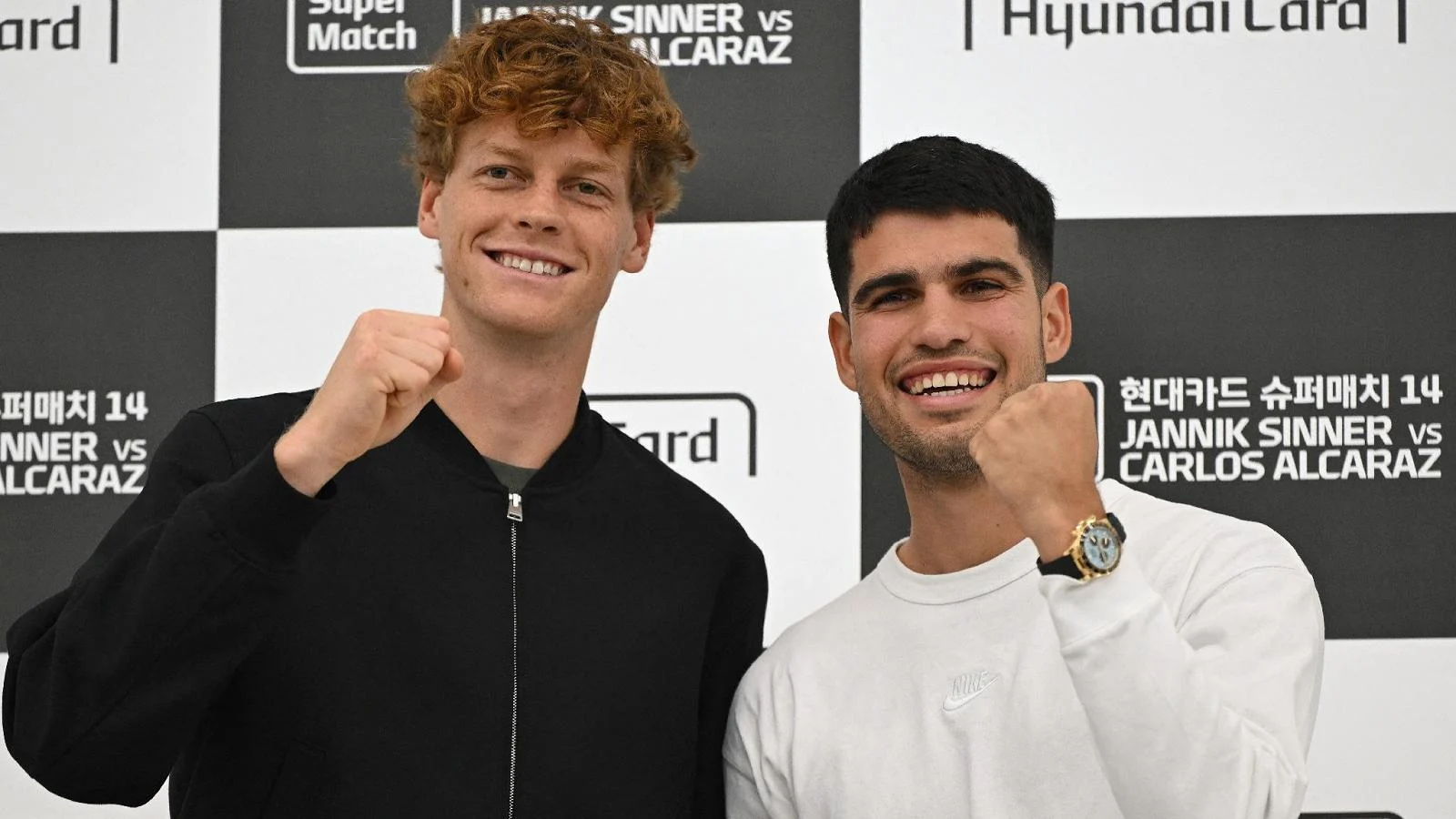 Sinner e Alcaraz chegam juntos a Melbourne para o Australian Open 2026: rivalidade em quadra, amizade fora dela