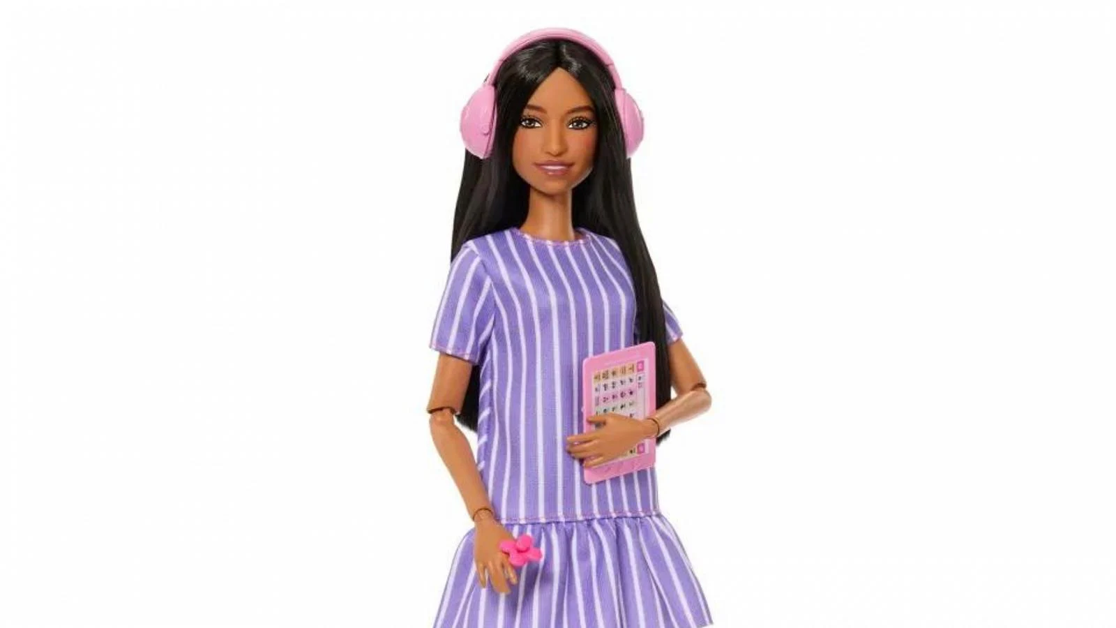 Mattel lança a primeira Barbie autística com acessórios sensoriais e apoio da comunidade